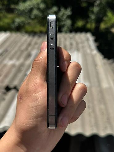 Apple iPhone: IPhone 4, Б/у, < 16 ГБ, Черный, Кабель — 4
