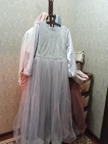 платья атлас: Вечернее платье, Пышное, Длинная модель, Атлас, С рукавами, 3XL (EU 46)
