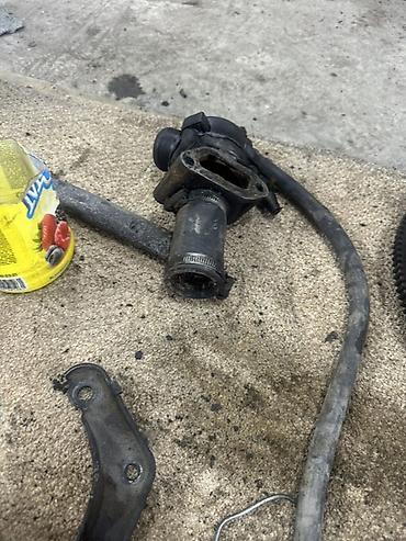 Двигатели, моторы и ГБЦ: Запчасть на мерседес w124 102 двигатель . Коленвал помпа, блок — 11