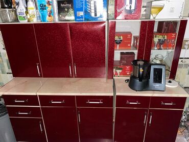 кухонный шкаф карабалта: Кухонный гарнитур, Шкаф, Стол, Буфет, цвет - Красный, Б/у