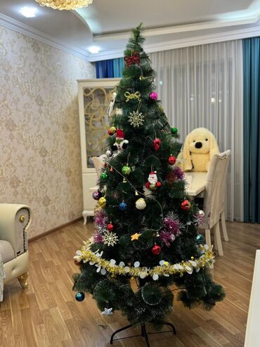 Yolka işıqları: 1.85 hündürlüyündə yolka münasib qiymətə satılır və üzərində bütün — 2