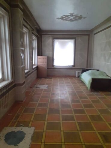 Həyət evləri və villaların satışı: Yevlax şəhərində, 3 saylı məktəbin arxasında 2 mərtəbəli həyət evi — 6