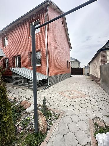 Продажа коттеджей и домов: Кирпичный двухэтажный дом с благоустроенным двором. Основные — 2