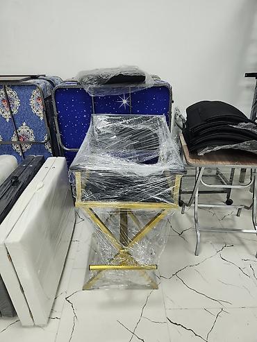salon arabası: Qızıl rəngli metal çərçivəli dekorativ/servis masası - Dizayn: X — 2