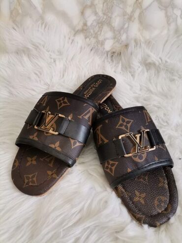 Papuče: Papuce 1.700
Kompleti 2.900 — 1