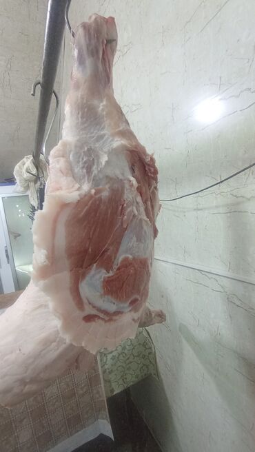 Ət: Təzə kəsilmiş təbii ət satılır. Müxtəlif hissələr mövcuddur — 12