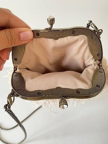 Классические сумки: Вечерняя сумочка из перьев страуса дополнит ваш выход в свет — 5