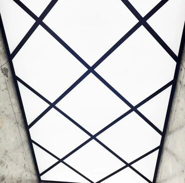 ламбир на потолок: LED işıqlı naplyonka tavan sistemi - Şəkildə göründüyü kimi