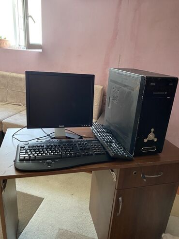 komputerlər ucuz: Bu dəstə Dell monitor, sistem bloku və klaviatura daxildir. Monitor