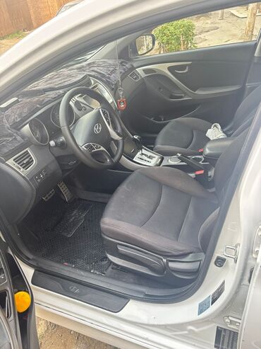 Hyundai: Hyundai Elantra: 1.8 l | 2011 il Sedan — 12