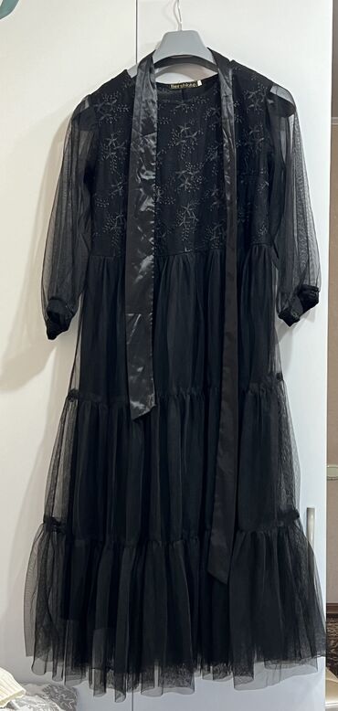 черное платье размер 38: Вечернее платье, Короткая модель, С рукавами, M (EU 38)