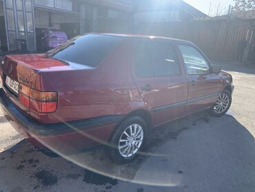 Volkswagen: Volkswagen Vento: 1992 г., 1.8 л, Механика, Бензин, Седан