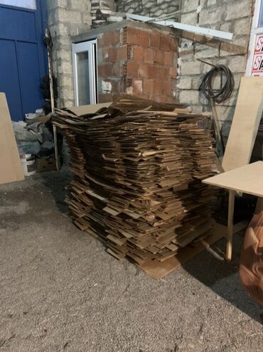 Konteynerlər: Karton Qutu Ölcü Eni 40sm Hündürlük 50sm Uzunu 60sm. Qiyməti 1əd 4azn — 12