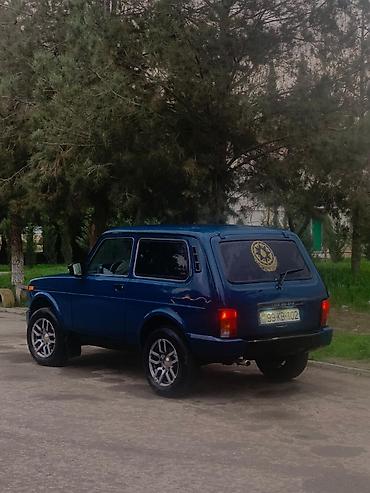 niva barter: LADA Niva 4x4, mavi rəng, 3 qapılı off-road kuzov. Güclü tam ötürücülü — 4