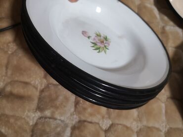 Kompleti posuđa: Cena za jedan a za vise dogovor Set emajliranih tanjira sa cvetnim — 11