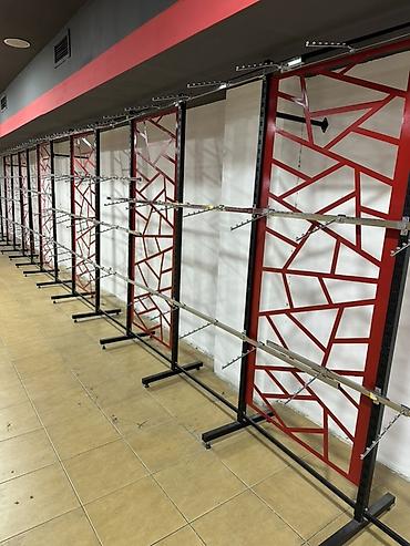 Оборудование для магазинов: Mağaza vitrin stendi – metal asqı sistemi - Material: Tamamı möhkəm — 1