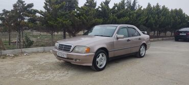 авто на прокат без залога: Mercedes-Benz C-Class: 2 l | 1993 il Sedan