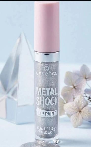 Essence Metal Shock Lip Paint – metalik sjaj za usne - Vodena formula