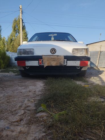 Volkswagen: Volkswagen Passat: 1988 г., 1.8 л, Механика, Бензин, Седан