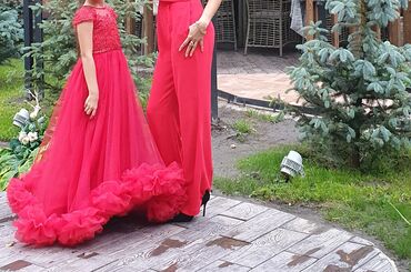 длинное красное вечернее платье: Вечернее платье, Длинная модель, С пайетками