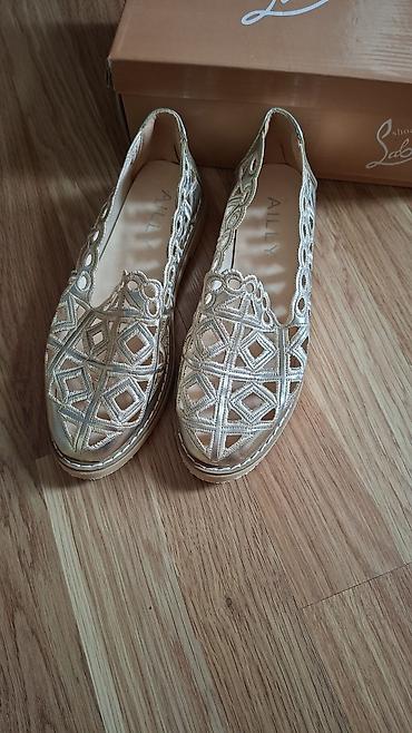 makasin ayaqqabi: Qızılı rəngli qadın loaferləri - Model: AILLY brend yazısı ilə içlik — 2