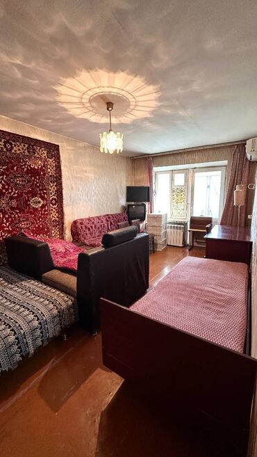 продаю в связи с переездом: 2 комнаты, 42 м², Индивидуалка, 4 этаж, Старый ремонт