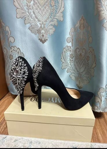 Туфли: 1. Туфли 37 размера 1000 2. Шикарные туфли (Jimmy Choo) цвета- — 1