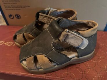 Детская обувь: Продаю сандалики детские. Натуральная кожа