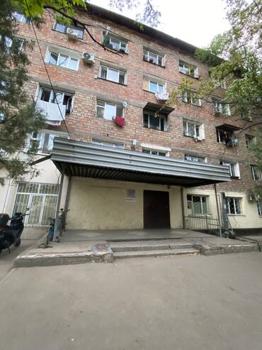 дом барачного типа: 1 бөлмө, 24 кв. м, Жатакана жана мейманкана түрүндө, 5 кабат, Косметикалык ремонт