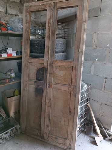 деревянный двер: Высота 2м. Ширина 90см