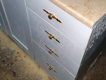 Komode: Komoda – restaurirana, prefarbana i dorađena. Predivna. - Dimenzije — 5