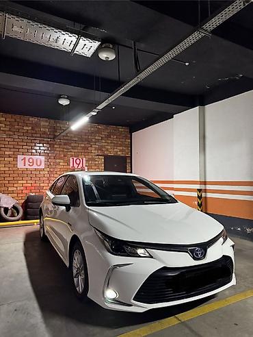 changan cs35 plus: Toyota Corolla: 2021 г., 1.8 л, Гибрид, Седан — 2