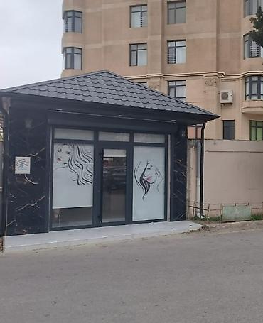 Icareye verilir. - Şüşə vitrinli giriş, fasadda vizual brendinq üçün