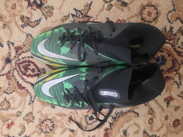 шипы на обувь: Бутсы Phantom с шипами черно-зелёные, 40 размер. В отличном состоянии