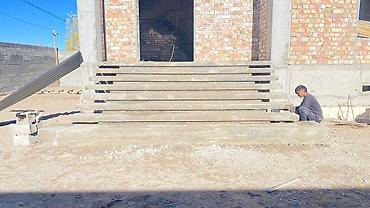 Бетонные лестницы: Сложная на бетонной лестнице винтовой Ная Подъездная обычный хайтек — 6