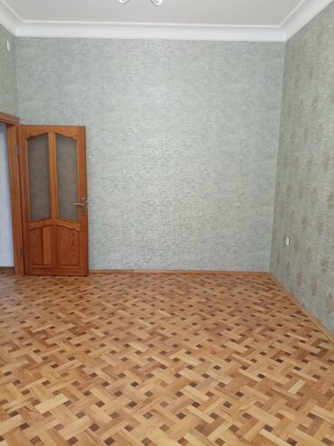 Köhnə tikili: 1 - məhəllə 4/2 - mərtəbəsində 3 otaqlı yol qrağı kombisi var polı — 8