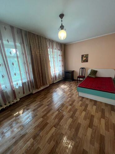 однокомнатная квартира малосемейка: 1 комната, 35 м², Индивидуалка, 1 этаж, Старый ремонт