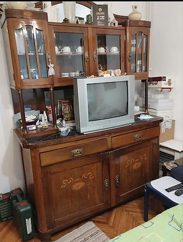 vitrine i regali: Drveni trpezarijski sto na razvlačenje i vitrina – klasičan masivni — 6