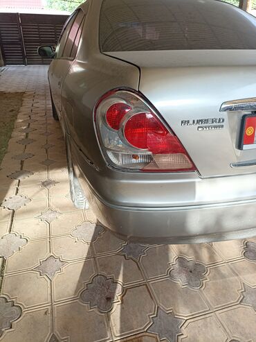 акумлятор для машин: Задний левый стоп-сигнал Nissan 2005 г.