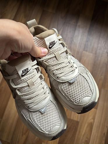 Айымдардын бут кийими: Кроссовкалар, 36.5, 37, 37.5, Nike, Колдонулган, түсү - Саргыч боз, Өзү алып кетүү, Акысыз жеткирүү, Акылуу жеткирүү — 4