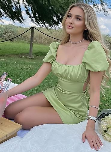 Haljine: #Haljine
Cena 2500
Uni vel.
V20 — 5