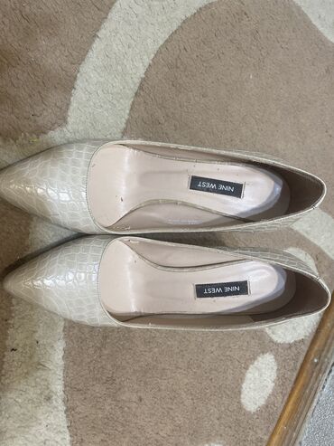 gəlincik üçün ayaqqabılar: Tuflilər, Nine West, Ölçü: 38, rəng - Bej, İşlənmiş