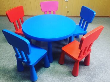 Детские столы: Продается круглый стол и стульчики Ikea. Состояние хорошее. Стол