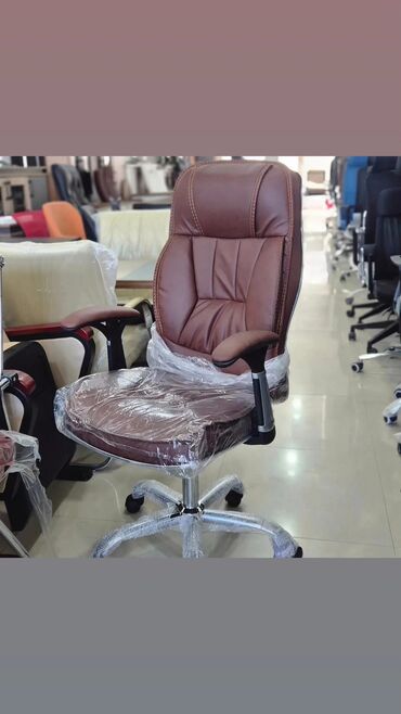 Ofis və oyun kresloları: Yeni, Təkərli, Qolları tənzimlənir, Dəri — 8