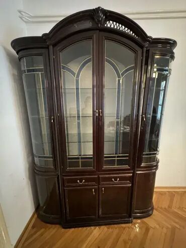 mebl stofovi za stilski namestaj cena: Vitrina Vitrina sa znacima korišćenja. 🔨 Dimenzije: Širina: 190 cm