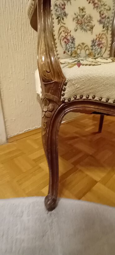 Stilske fotelje: Antikvrska tapacirana fotelja u stilu ROKOKO - Konstrukcija: čvrsto — 4