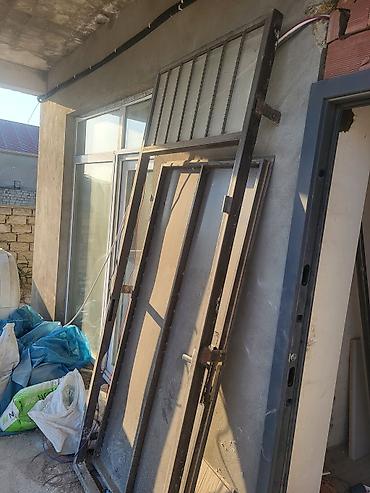 Metal qapı dəsti – üst şüşə transomlu - Material: möhkəm metal lalafo.az -da Metal qapı dəsti – üst şüşə transomlu - Material: möhkəm metal