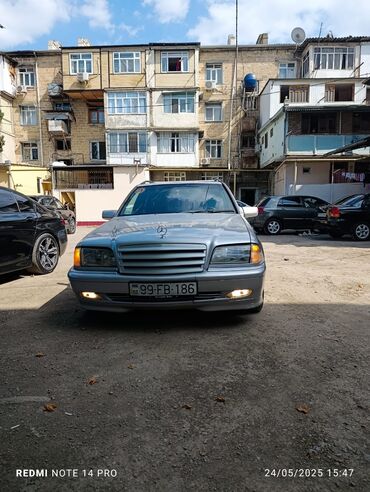 statır: Mercedes-Benz C-Class (W202) universal tipli avtomobili. Avtomobil