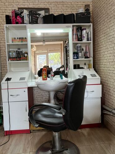 Salon, tibbi mebel dəsti: Dəst satılır 400 AZN. hündürlük 1.90 və eni 1.60.unvan bayil Aynur