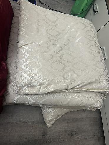 carpayı dəsti: Zərif naxışlı, krem rəngində yorğan dəsti. - Material: parıldayan, sıx — 1